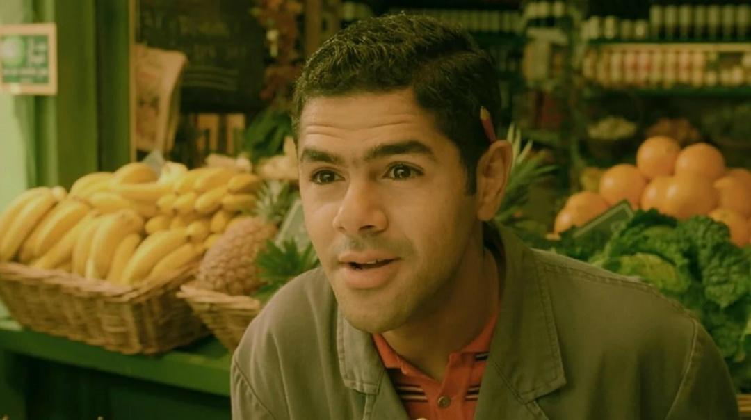 А вы замечали, что Жамель Деббуз («Амели», «Астерикс и Обеликс», «Ангел-А» и др.) в фильмах часто прячет одну руку?