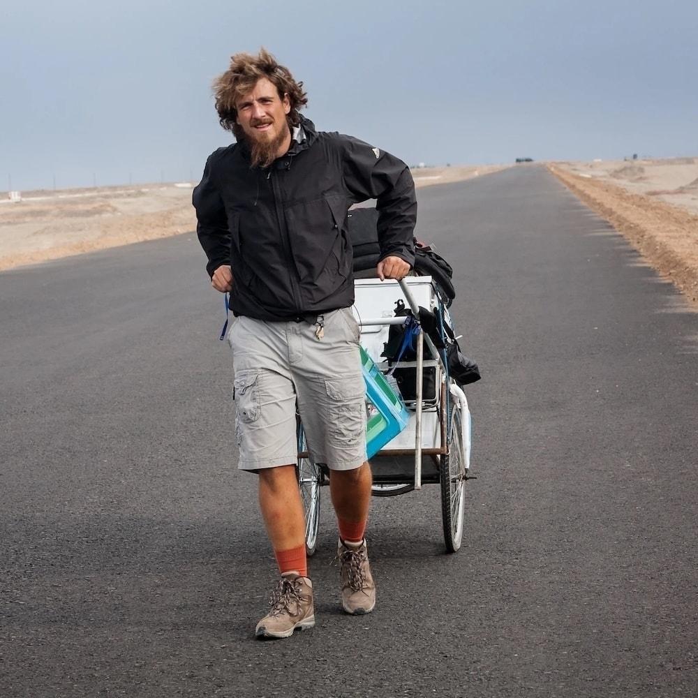 Джейсон Льюис стал первым человеком, который обошёл весь мир, используя только свои мышцы