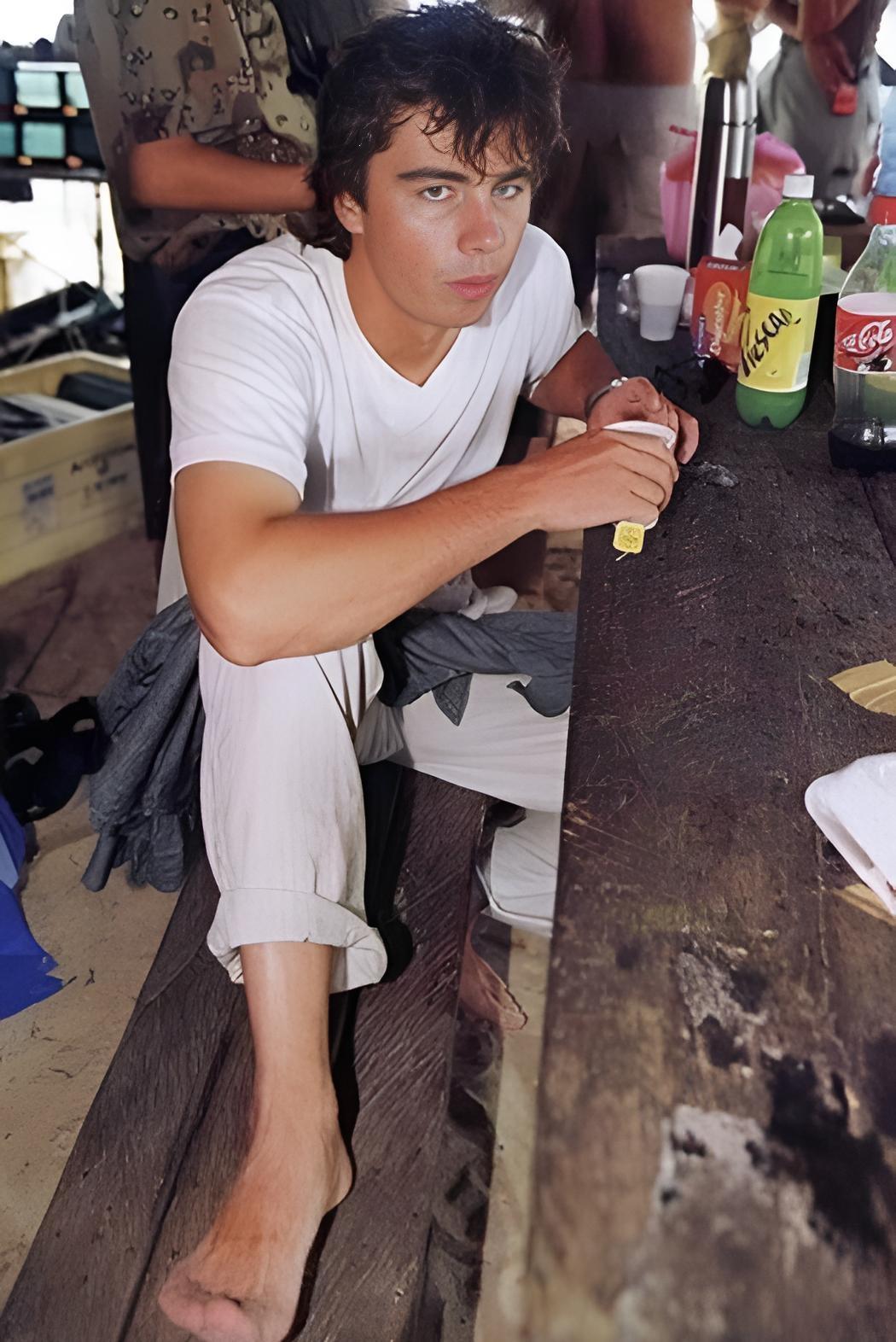 Первый сезон реалити-шоу «Последний герой» вышел в эфир 17 ноября 2001 года.