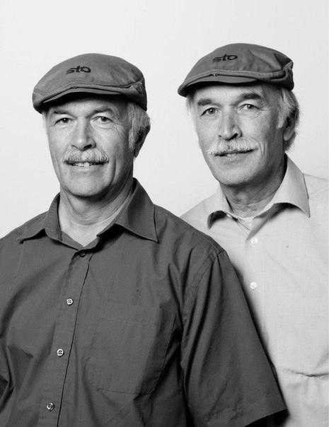 В течение 12 лет канадский фотограф Франсуа Брюнель целенаправленно искал по всему миру людей с практически идентичной внешностью — при этом не связанных между собой никакими родственными узами.