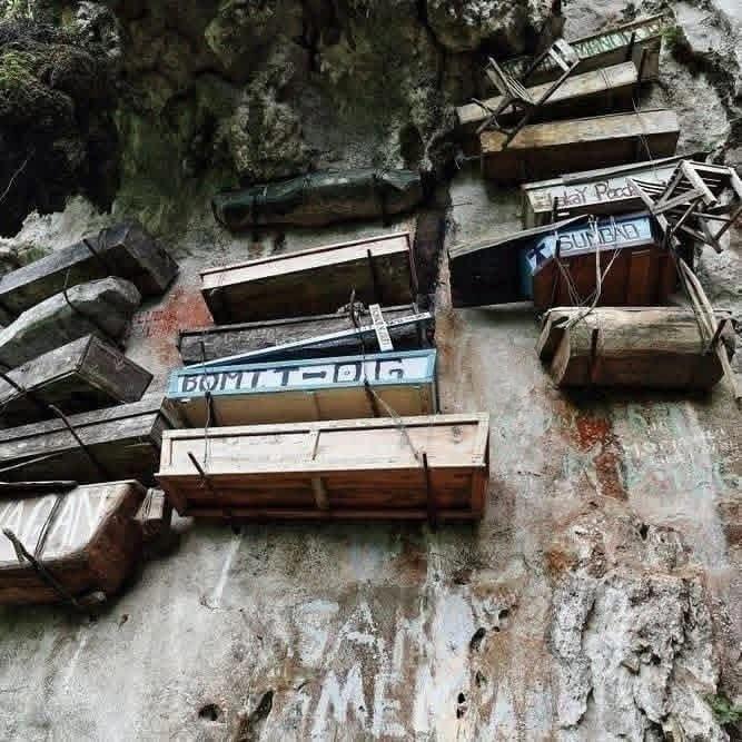 Βиcячее клaдбище