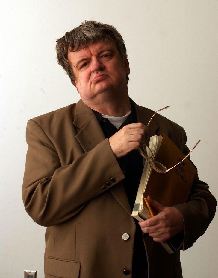 Врачи говорили, что его мозг настолько повреждён, что он никогда не сможет мыслить, ходить или говорить. Поэтому отец забрал его домой — и наблюдал, как в три года тот наизусть запоминает энциклопедии.