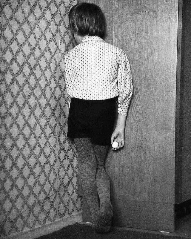 Марина Ковалева из Екатеринбурга поймала себя на том, что постоянно повторяет своему ребёнку одни и те же просьбы: «прибери», «помоги», «отложи телефон», «сделай сам».