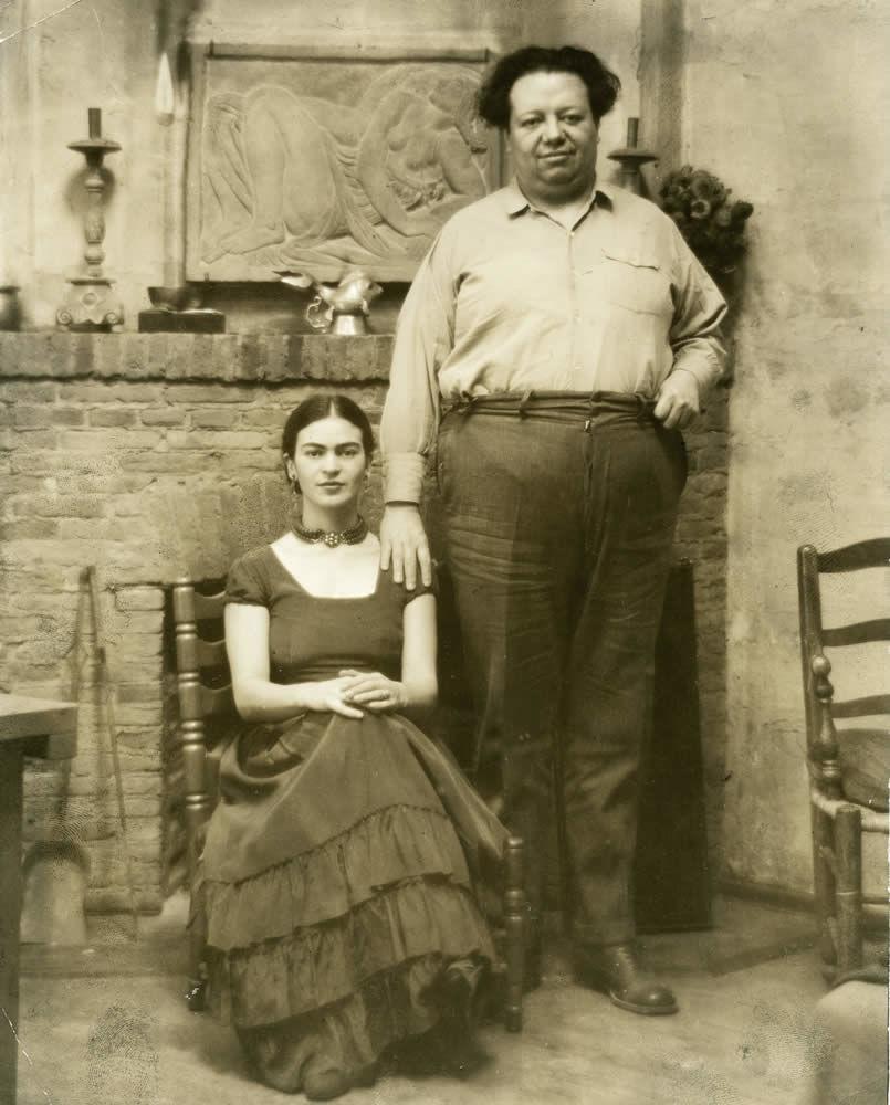 Фрида Кало говорила своему мужу: «Я не прошу тебя меня поцеловать, и не извиняйся передо мной, когда я думаю, что ты неправ. Я даже не буду просить тебя обнять меня, когда мне это больше всего нужно.