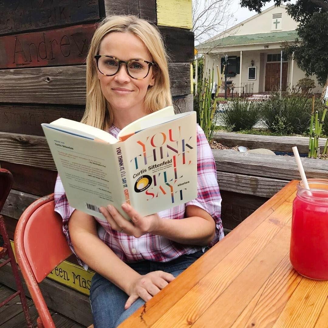 Актриса Риз Уизерспун заработала $900 миллионов. И не на фильмах. А на том, чего совершенно не ожидаешь: на книжном клубе. Причём сделала это настолько стратегично, что теперь её модель изучают в бизнес-школах.